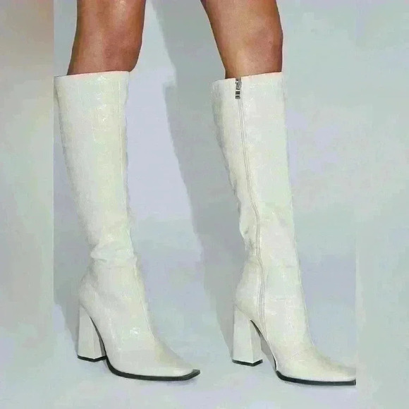 Princess Polly MERCURY BOOTS ECRU size 8